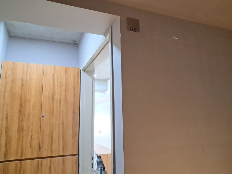 Room, sun-westbank Commercial Office Space 720 Sq.Ft. In Navrangpura Ahmedabad 8686536