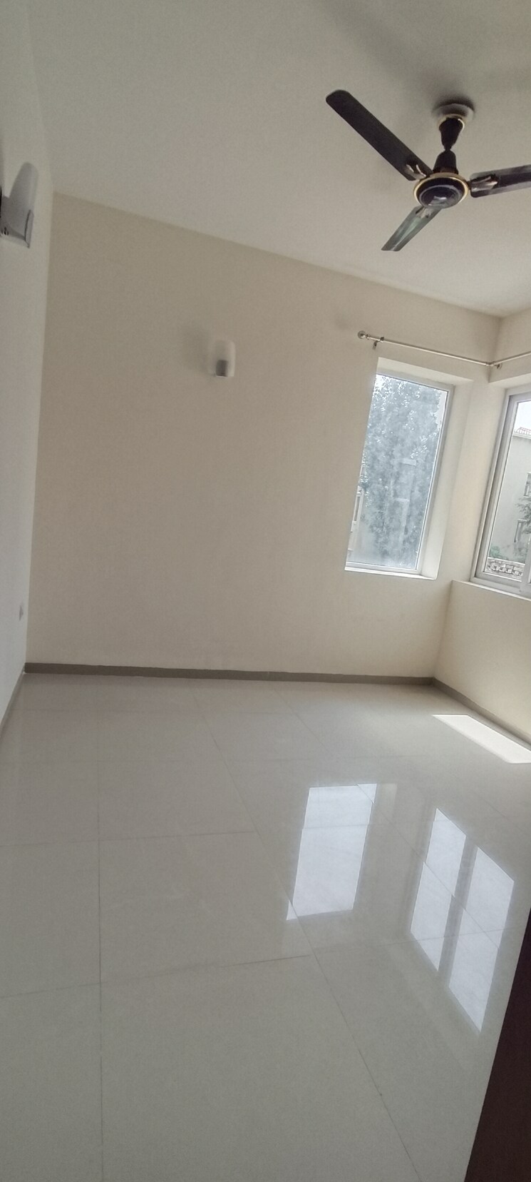 Room, emaar-mgf-emerald-hills 3 Bedroom 1396 Sq.Ft. Independent House In Sector 65 Gurgaon 8686600