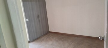 Room in 2 BHK Apartment at Jaypee Greens Kosmos, Sector 134 – for Rent