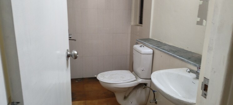 Bathroom, jaypee-greens-kosmos 2 Bedroom 950 Sq.Ft. Apartment In Sector 134 Noida 8686615