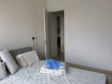 Room in 3 BHK Apartment at Indiabulls Sky Forest, Lower Parel – for Rent
