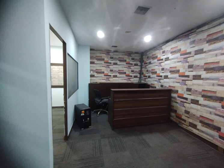  Parking, sector 74 Commercial Office Space 2800 Sq.Ft. In Sector 74 Mohali 8686821