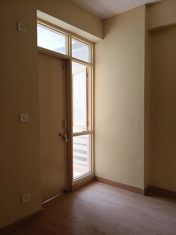 Room in 2 BHK Apartment at RAS Palm Residency, Sector 76 – for Sale