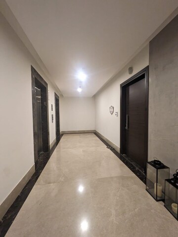Room in 3 BHK Apartment at Raheja Imperia, Worli – for Rent