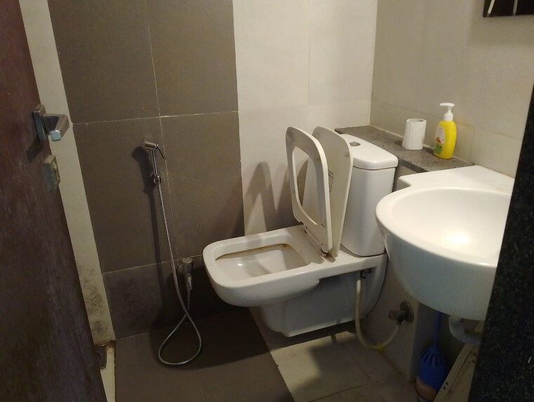 Master Bedroom, madhuban-society 2 Bedroom 850 Sq.Ft. Apartment In Vishrantwadi Pune 8687257