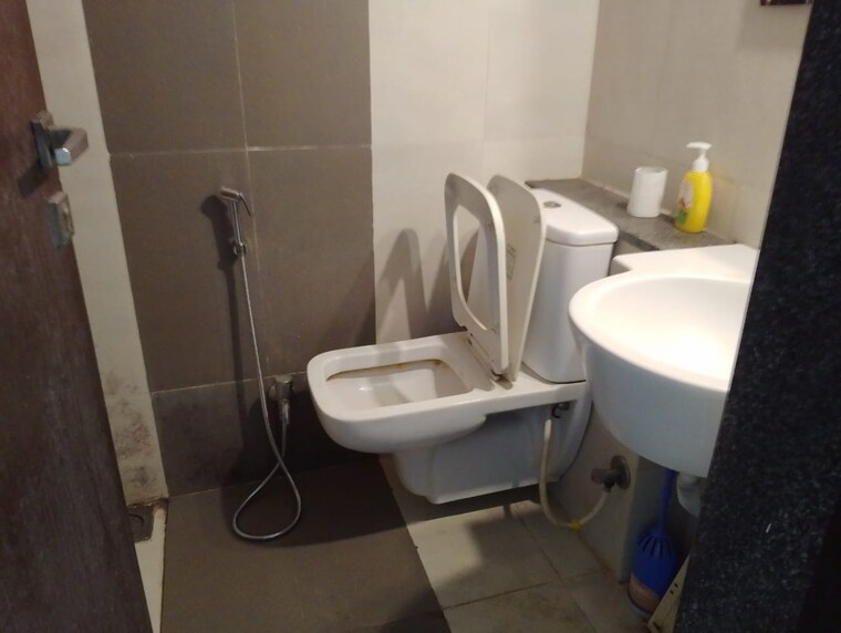 Master Bedroom, madhuban-society 2 Bedroom 850 Sq.Ft. Apartment In Vishrantwadi Pune 8687257