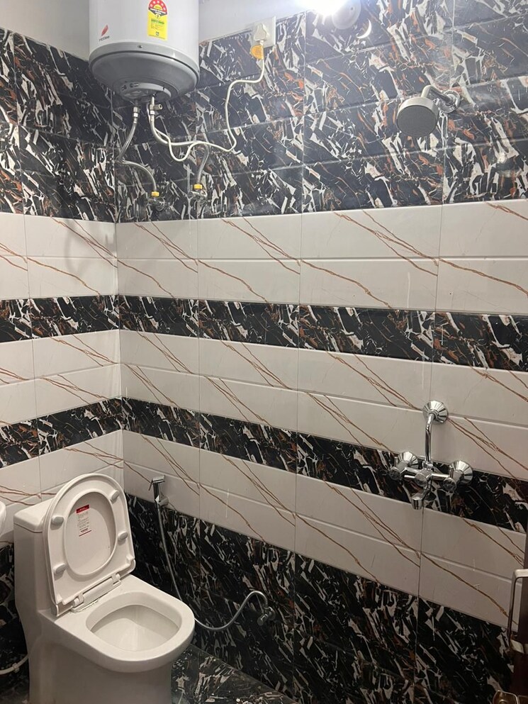 Attached Bathroom, east of kailash 4 Bedroom 2500 Sq.Ft. Apartment In East Of Kailash Delhi 8687333