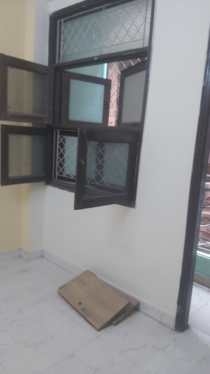 Furnished Amenities in 2.5 BHK Builder Floor at Mayur Vihar – for Sale