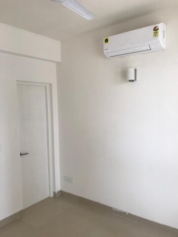 Room in 3 BHK Apartment at Emaar Emerald Estate, Sector 65 – for Rent