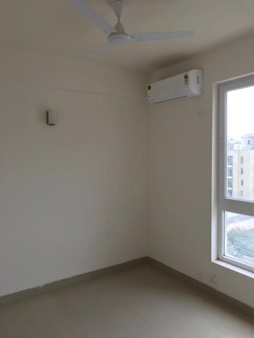 Room in 3 BHK Apartment at Emaar Emerald Estate, Sector 65 – for Rent
