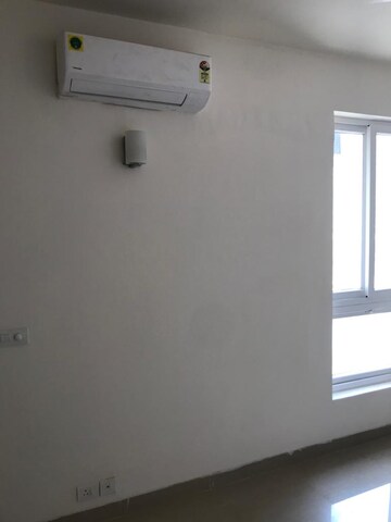 Room in 3 BHK Apartment at Emaar Emerald Estate, Sector 65 – for Rent