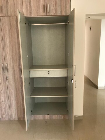 Furnished Amenities in 3 BHK Apartment at Emaar Emerald Estate, Sector 65 – for Rent