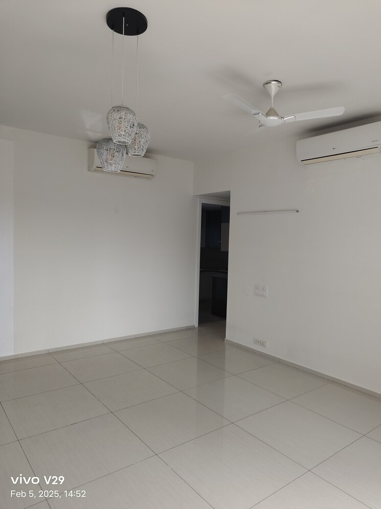 Room, pioneer-park-phase-1 2 Bedroom 1300 Sq.Ft. Apartment In Sector 61 Gurgaon 8687580