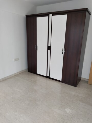 Room in 3 BHK Apartment at Ekta Heritage Apartment, Khar West – for Sale