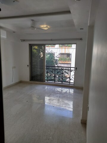 Room in 3 BHK Apartment at Ekta Heritage Apartment, Khar West – for Sale