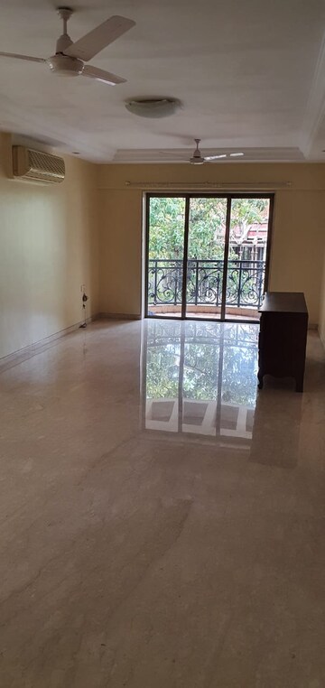 Room in 3 BHK Apartment at Ekta Heritage Apartment, Khar West – for Sale