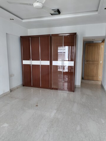 Room in 3 BHK Apartment at Ekta Heritage Apartment, Khar West – for Sale