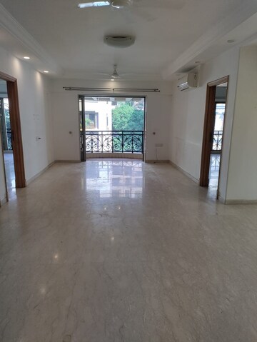 Room in 3 BHK Apartment at Ekta Heritage Apartment, Khar West – for Sale