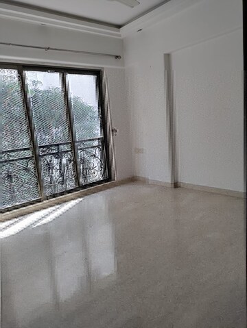 Room in 3 BHK Apartment at Ekta Heritage Apartment, Khar West – for Sale