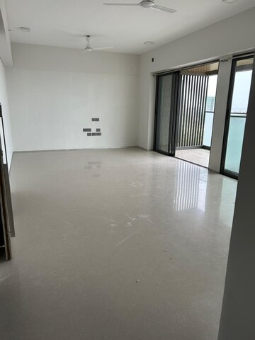 Room in 3 BHK Apartment at Rustomjee Paramount, Khar West – for Sale