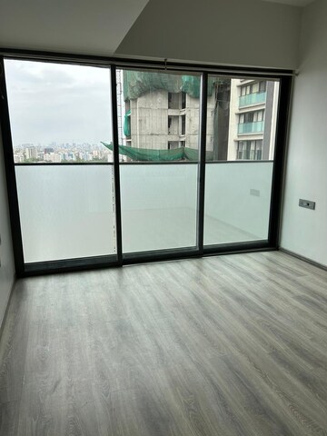 Room in 3 BHK Apartment at Rustomjee Paramount, Khar West – for Sale
