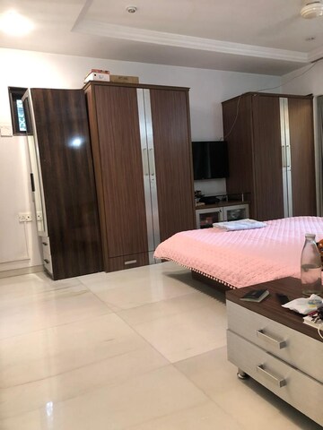 Bedroom in 4 BHK Apartment at Bandra West – for Rent