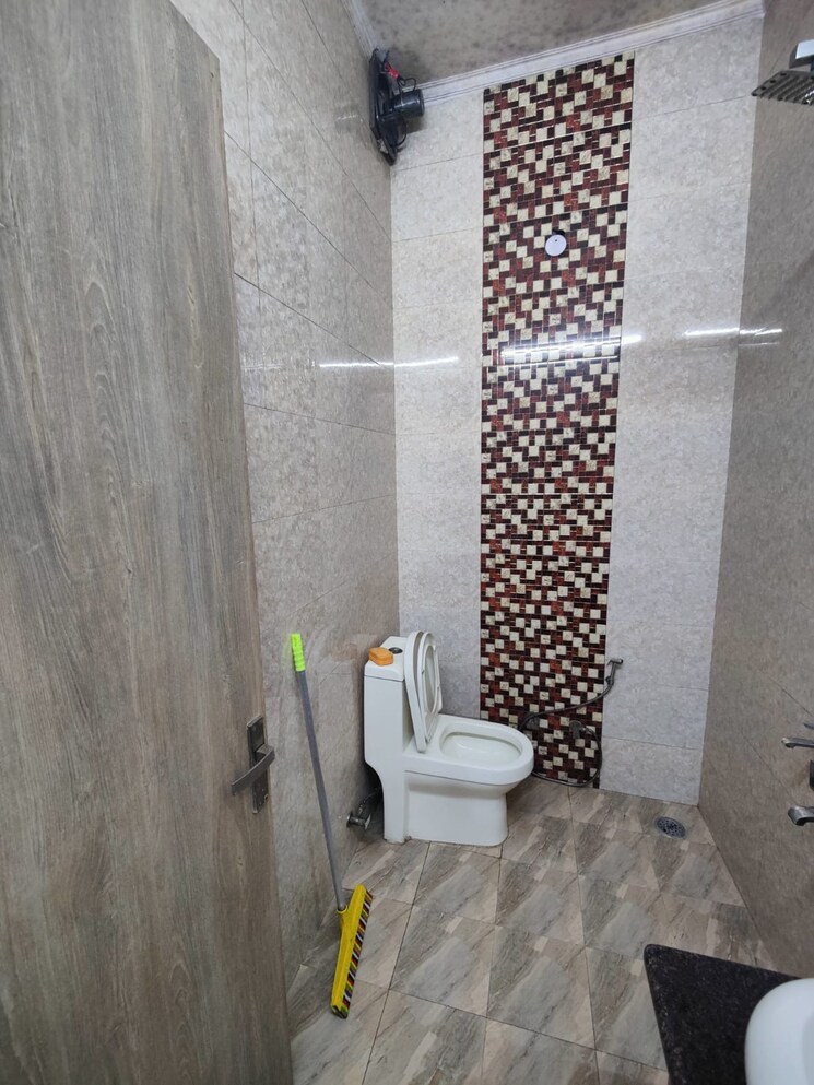 Bathroom, pitampura 3 Bedroom 1125 Sq.Ft. Builder Floor In Pitampura Delhi 8687621