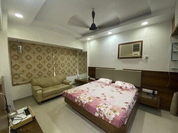Bedroom in 2 BHK Apartment at Khar West – for Rent