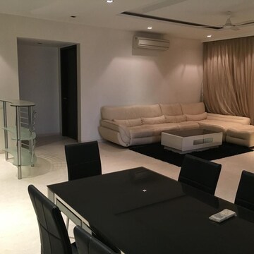 Team Area in 5 BHK Apartment at Amrit Bhavan, Santacruz West – for Rent