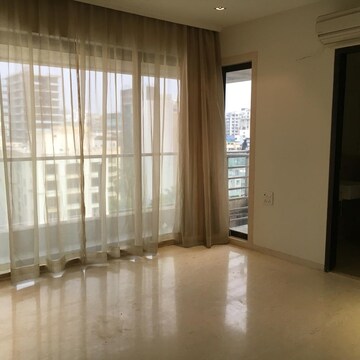 Room in 5 BHK Apartment at Amrit Bhavan, Santacruz West – for Rent