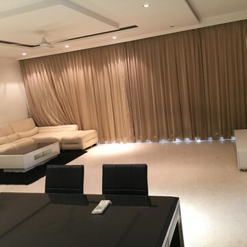 Team Area in 5 BHK Apartment at Amrit Bhavan, Santacruz West – for Rent