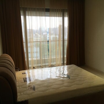 Room in 5 BHK Apartment at Amrit Bhavan, Santacruz West – for Rent