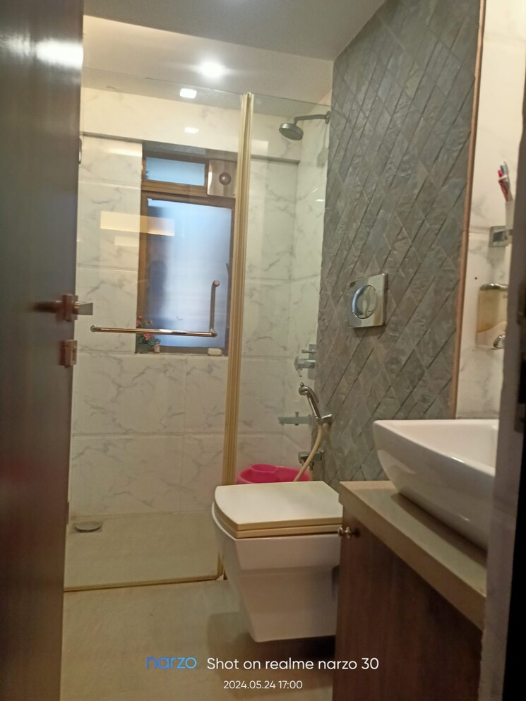 Bathroom, khar west 4 Bedroom 2500 Sq.Ft. Apartment In Khar West Mumbai 8687644