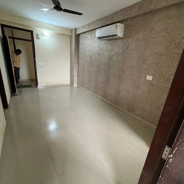 Room in 2 BHK Apartment at Mansarovar – for Sale