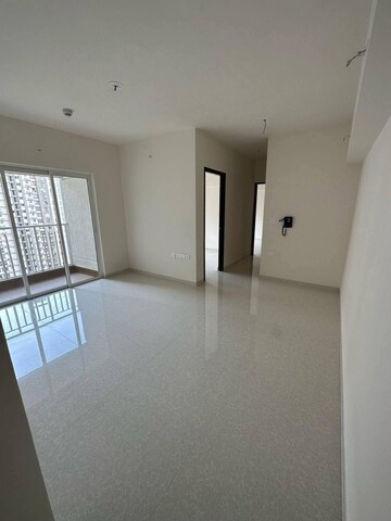 Room in 2 BHK Apartment at Lodha Amara, Kolshet Road – for Rent