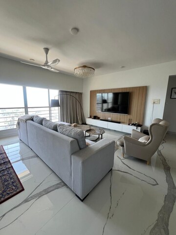 Team Area in 4 BHK Apartment at Sudesh Apartment, Santacruz West – for Rent