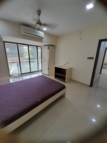 Room in 2 BHK Apartment at Khar West – for Rent