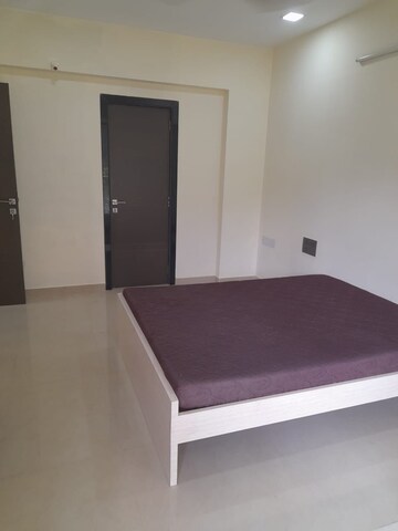 Room in 2 BHK Apartment at Khar West – for Rent
