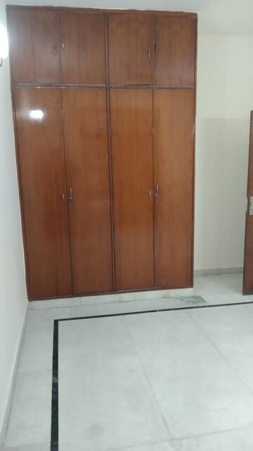 Room in 3 BHK Builder Floor at Uppal Southend, Sector 49 – for Rent