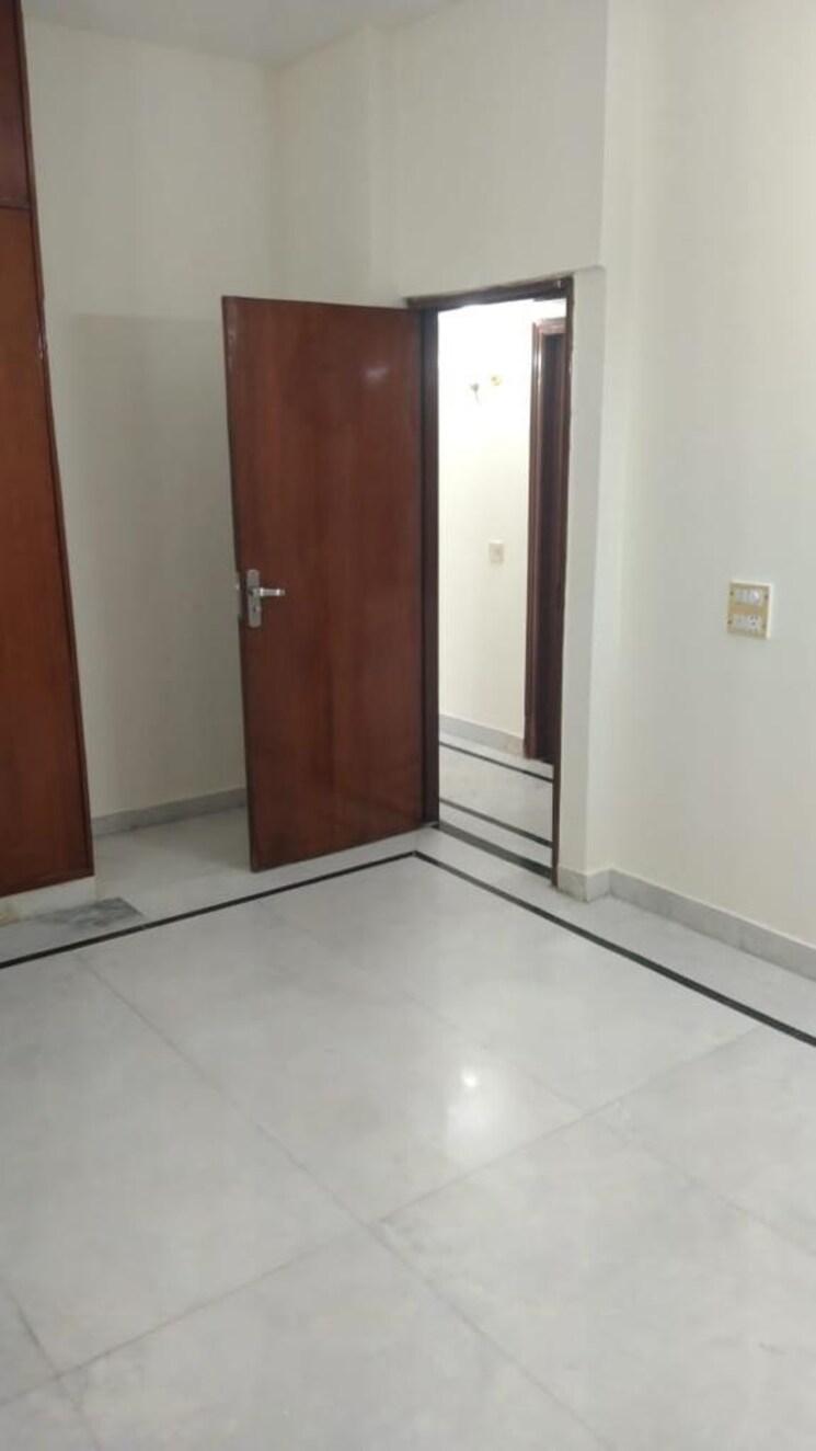 Room, uppal-southend 3 Bedroom 1450 Sq.Ft. Builder Floor In Sector 49 Gurgaon 8687694