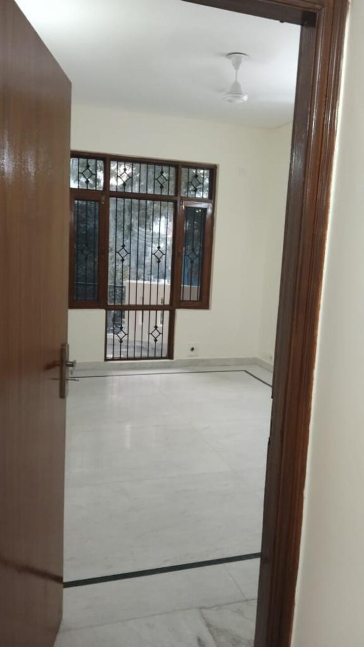 Room, uppal-southend 3 Bedroom 1450 Sq.Ft. Builder Floor In Sector 49 Gurgaon 8687694