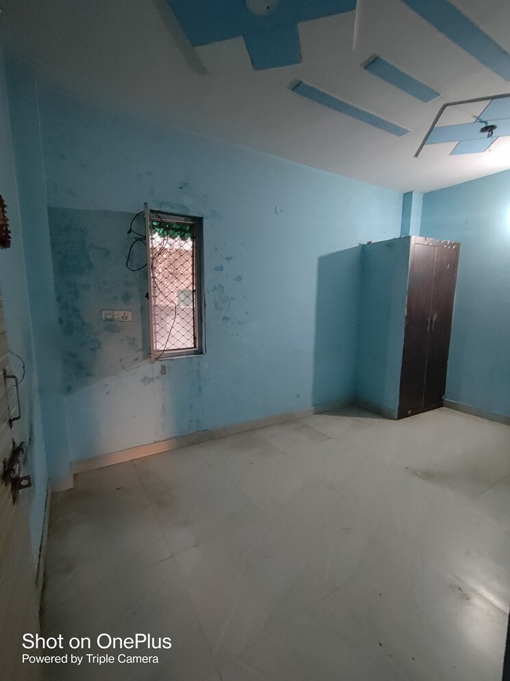 Room, dwarka mor 1 Bedroom 50 Sq.Yd. Builder Floor In Dwarka Mor Delhi 8687783