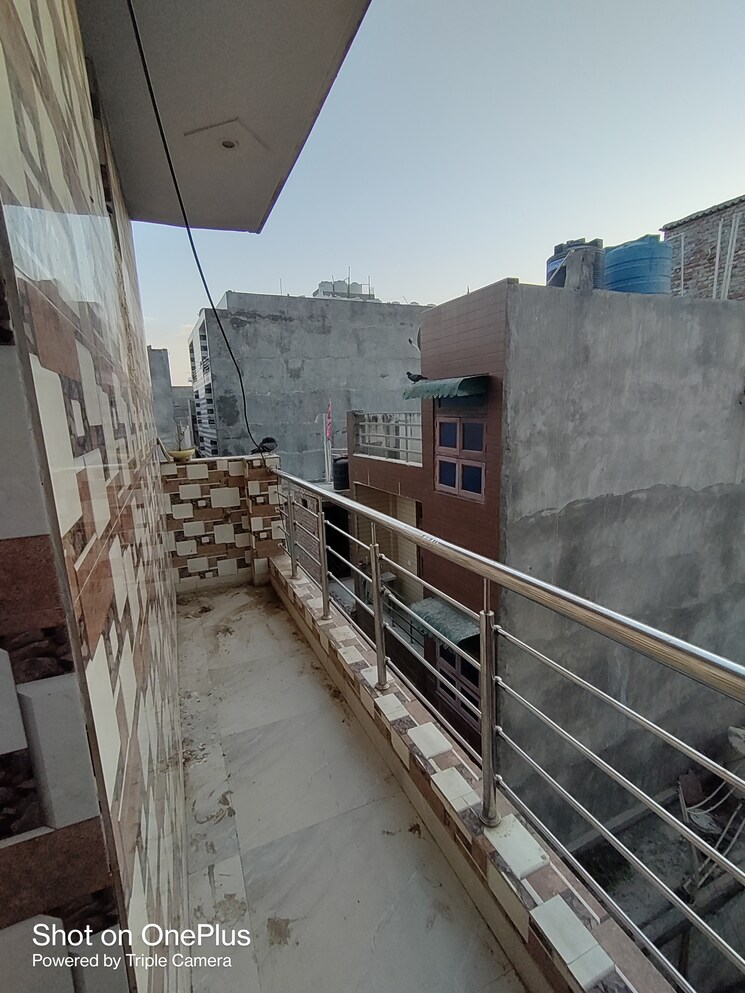 Balcony, dwarka mor 1 Bedroom 50 Sq.Yd. Builder Floor In Dwarka Mor Delhi 8687783