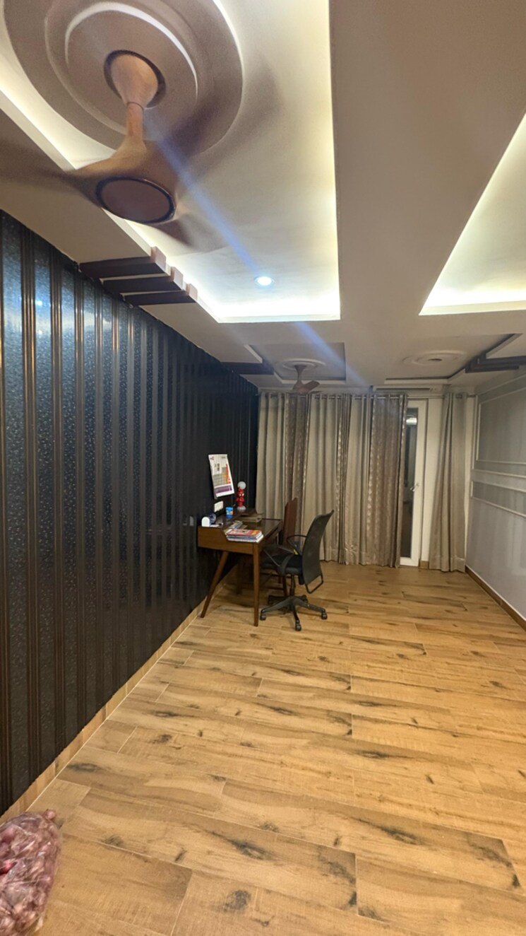 Room, mi-rustle-court 6+ Bedroom 4800 Sq.Ft. Apartment In Malesemau Lucknow 8687763