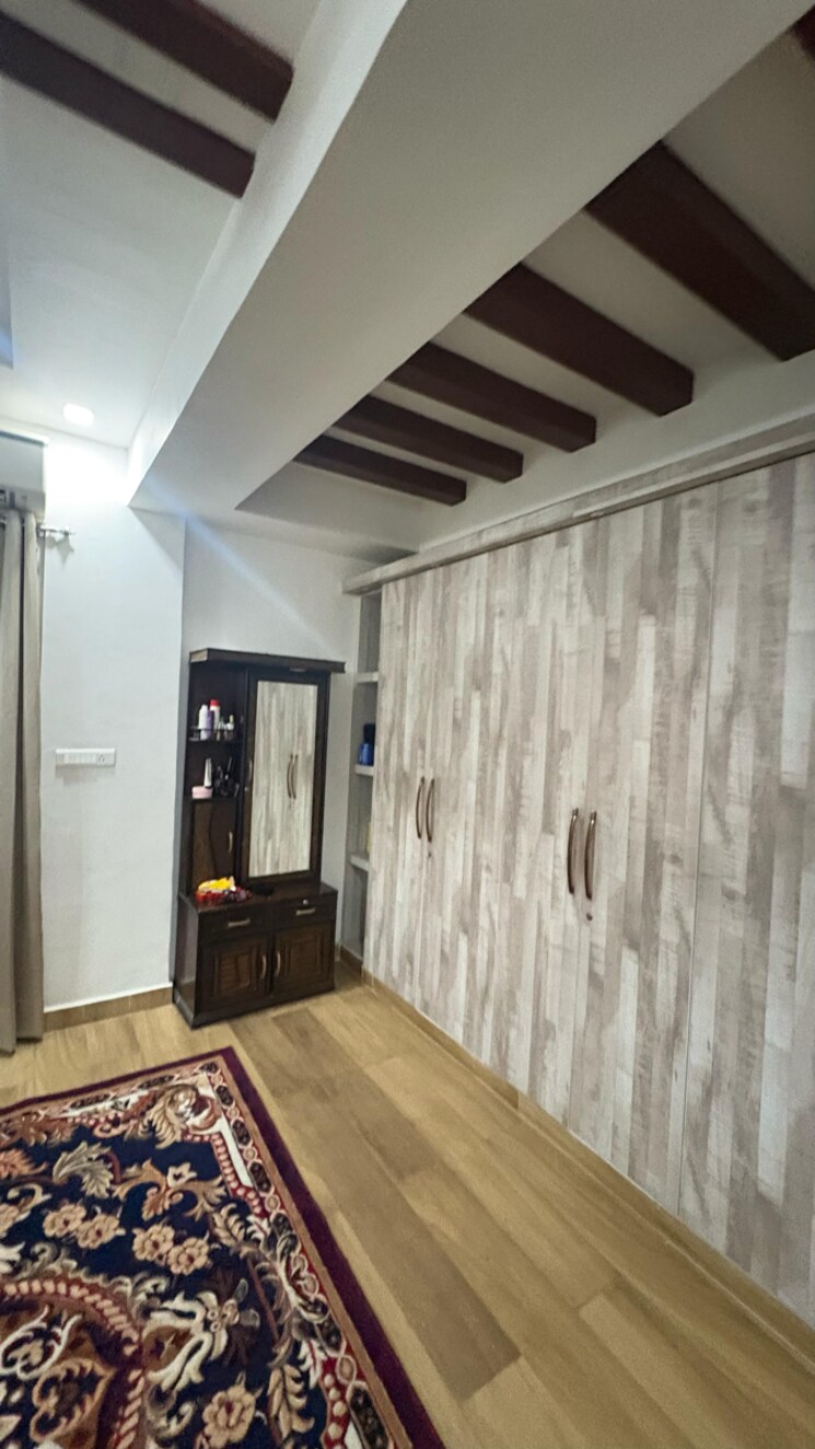 Room, mi-rustle-court 6+ Bedroom 4800 Sq.Ft. Apartment In Malesemau Lucknow 8687763