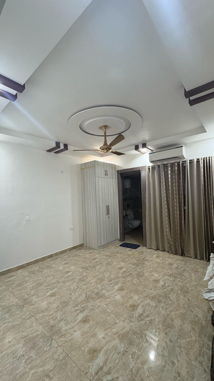 Room, mi-rustle-court 6+ Bedroom 4800 Sq.Ft. Apartment In Malesemau Lucknow 8687763