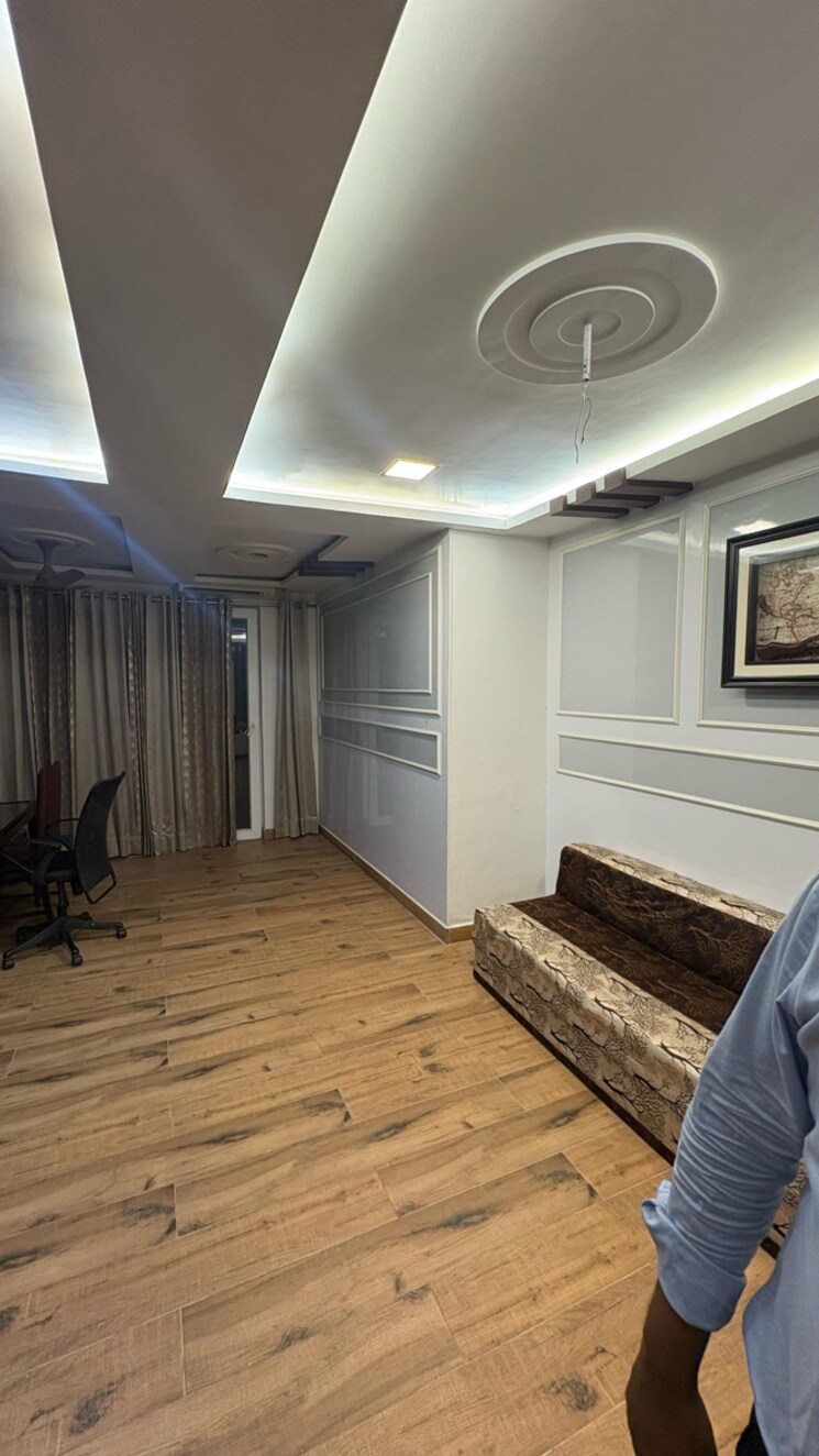 Room, mi-rustle-court 6+ Bedroom 4800 Sq.Ft. Apartment In Malesemau Lucknow 8687763