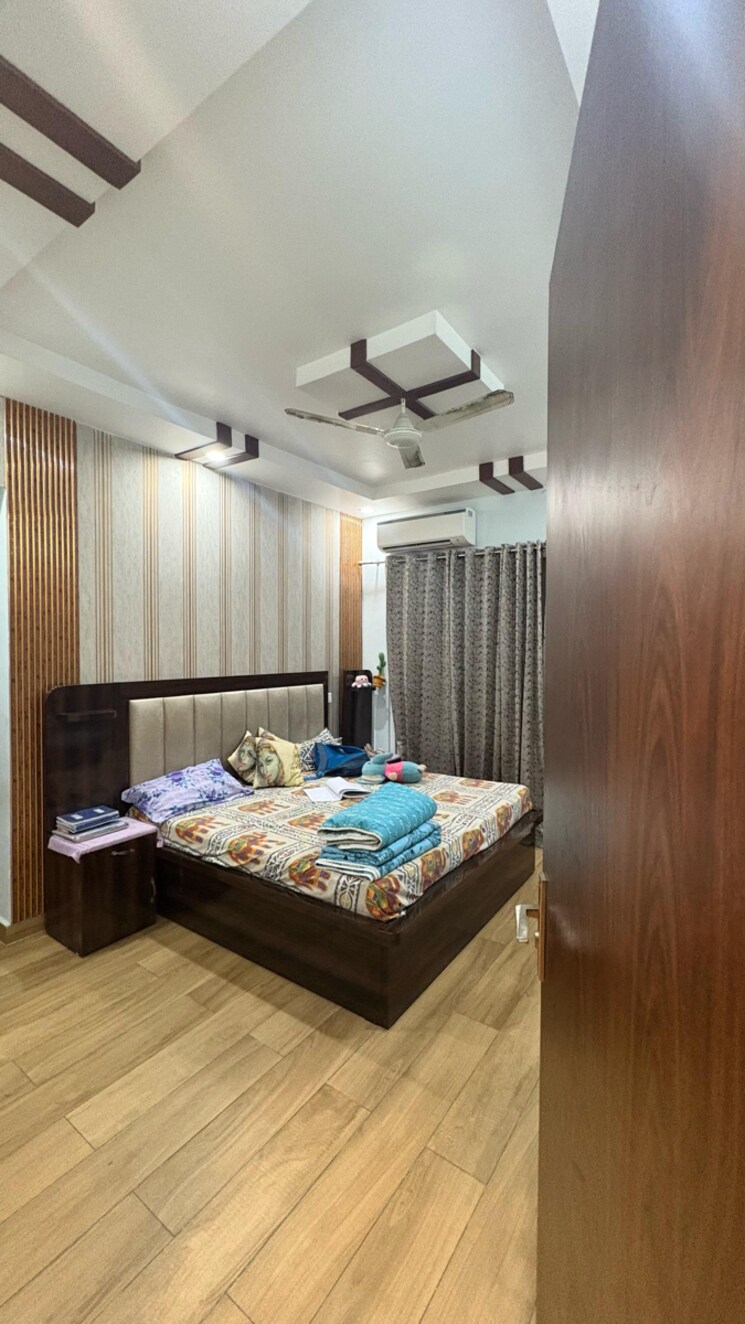 Bedroom, mi-rustle-court 6+ Bedroom 4800 Sq.Ft. Apartment In Malesemau Lucknow 8687763