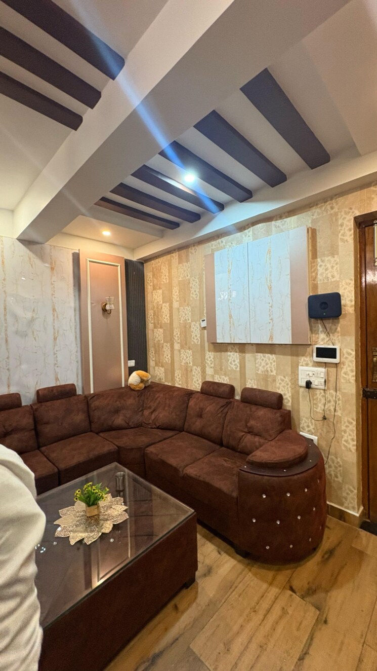 Living Room, mi-rustle-court 6+ Bedroom 4800 Sq.Ft. Apartment In Malesemau Lucknow 8687763