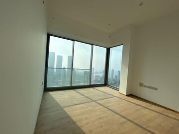 Room in 4 BHK Apartment at Rustomjee Crown, Prabhadevi – for Rent